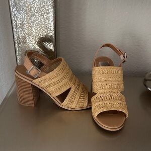 NWOT Dolce Vita Elegant Tan Block Heel Sandals
